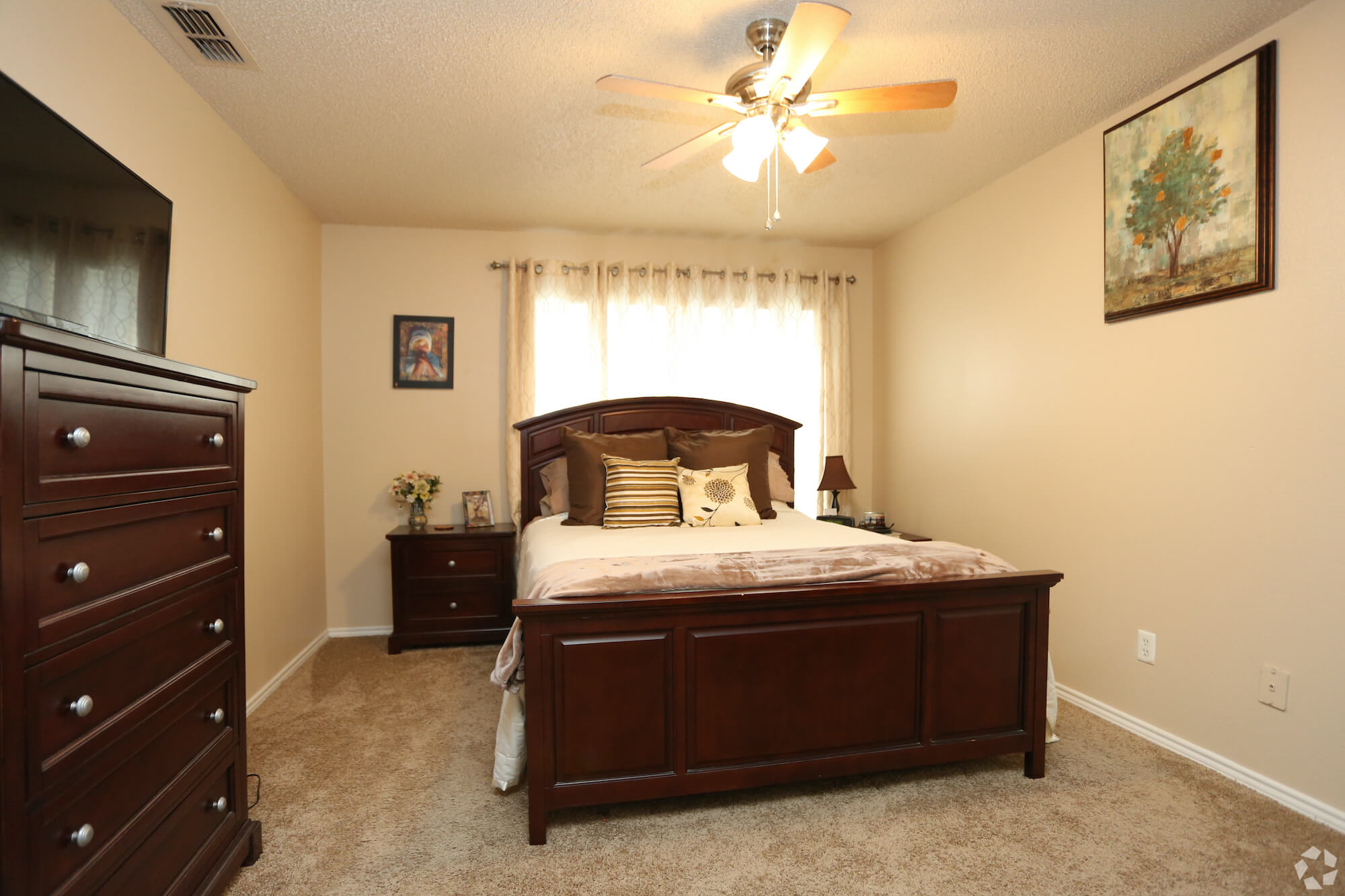 Arbors of Boerne Apartments bedroom.